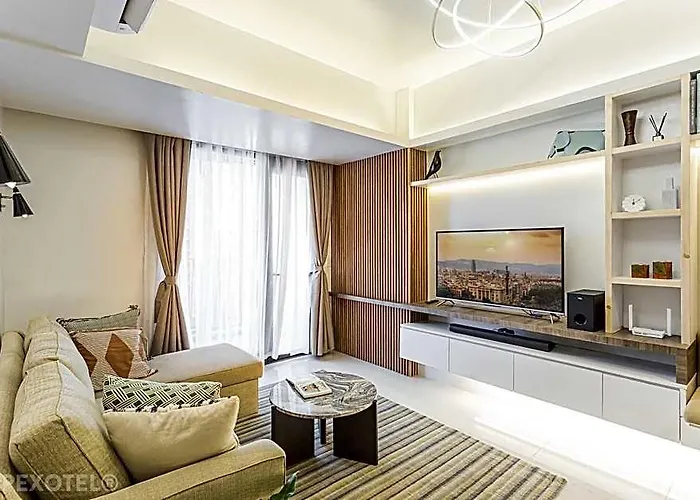 Chic 2br Urban Retreat Wow Views 4*