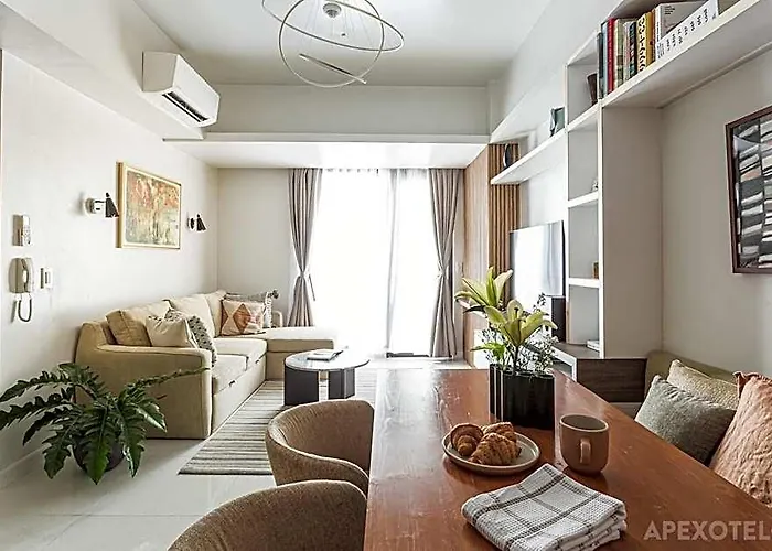 Chic 2br Urban Retreat Wow Views Hotel 4*